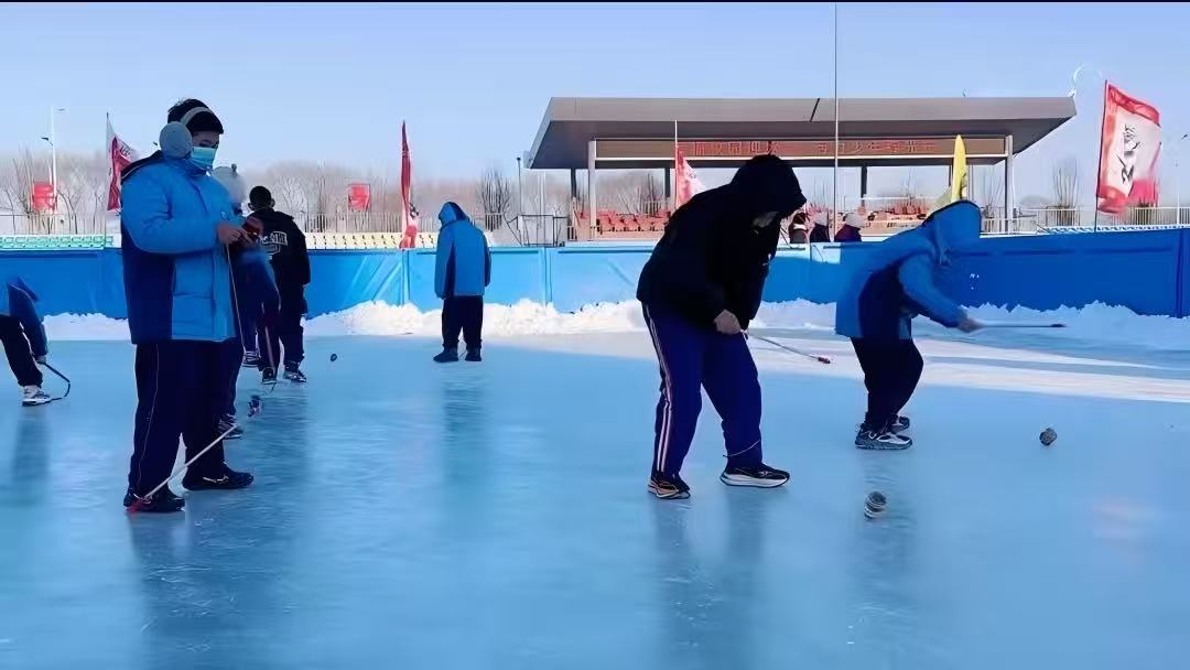 宁江区伯都讷小学：冰雪运动蓬勃开展 校园“冷资源”变身育人“热课堂”九游体育(图2)