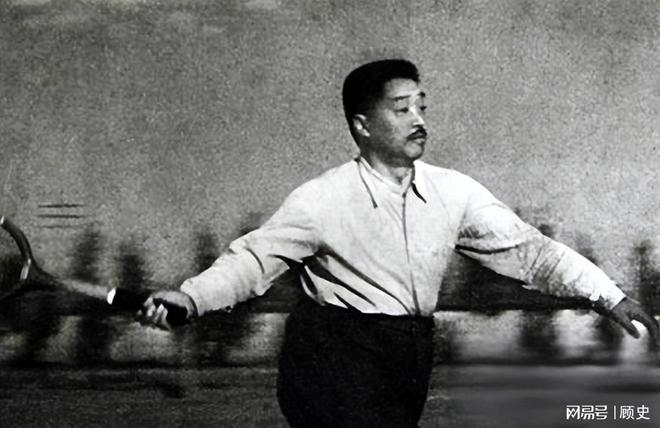 九游体育63年贺龙和陈毅因运动会金牌争吵找人评理总理皱眉道：听我的(图4)