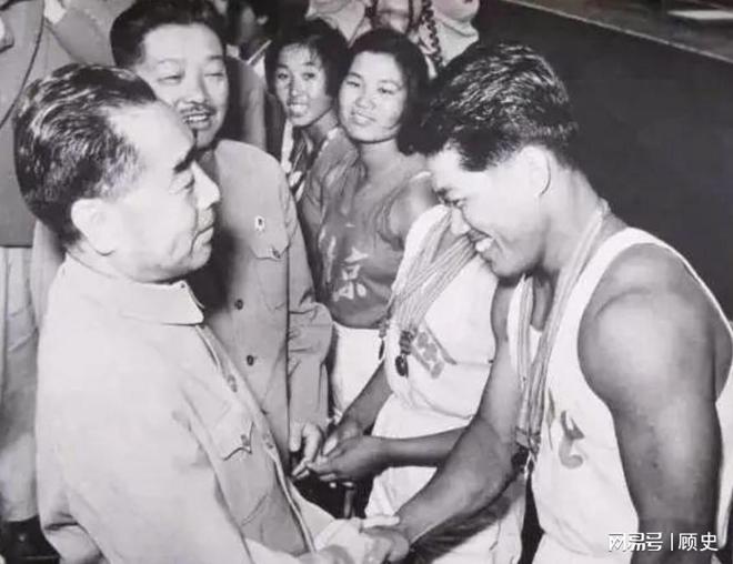 九游体育63年贺龙和陈毅因运动会金牌争吵找人评理总理皱眉道：听我的(图8)