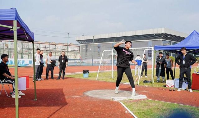 青春绽放九游体育活力飞扬 武侯区举办中小学生田径比赛(图2)