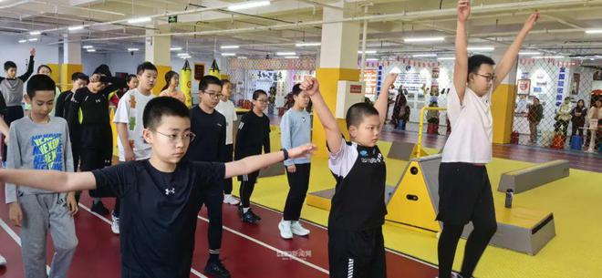 中考体育九游体育“指挥棒”让冰城娃真正走上运动场(图4)