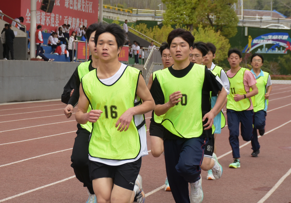 郧西职校九游体育举办2025年春季田径运动会(图2)
