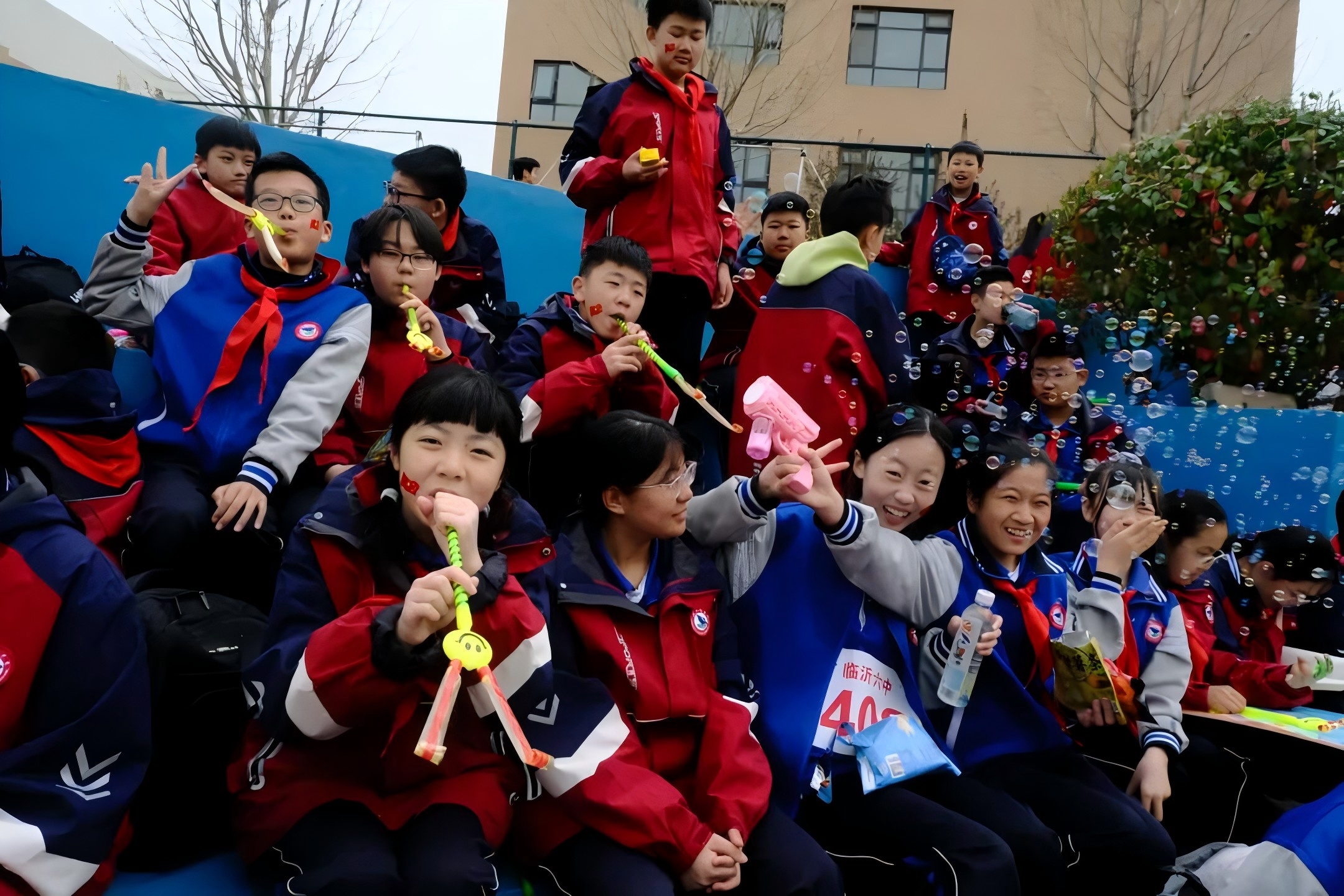 九游体育临沂第六中学太原路校区举行春季田径运动会(图3)