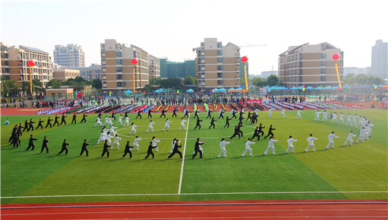九游体育绵阳中学举行2025年春季田径运动会(图1)