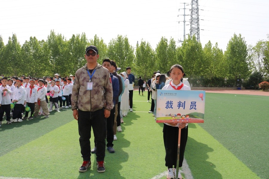 九游体育擎旗破晓逐春光 活力伦先竞锋芒合肥市伦先小学第六届田径运动会盛大启幕(图4)