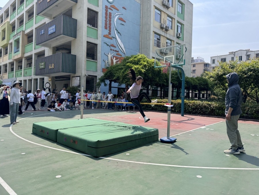 追风逐梦展风采 香雅少年勇争先 合肥市香樟雅苑小学2025年春季田径运动会圆满举行九游体育(图3)