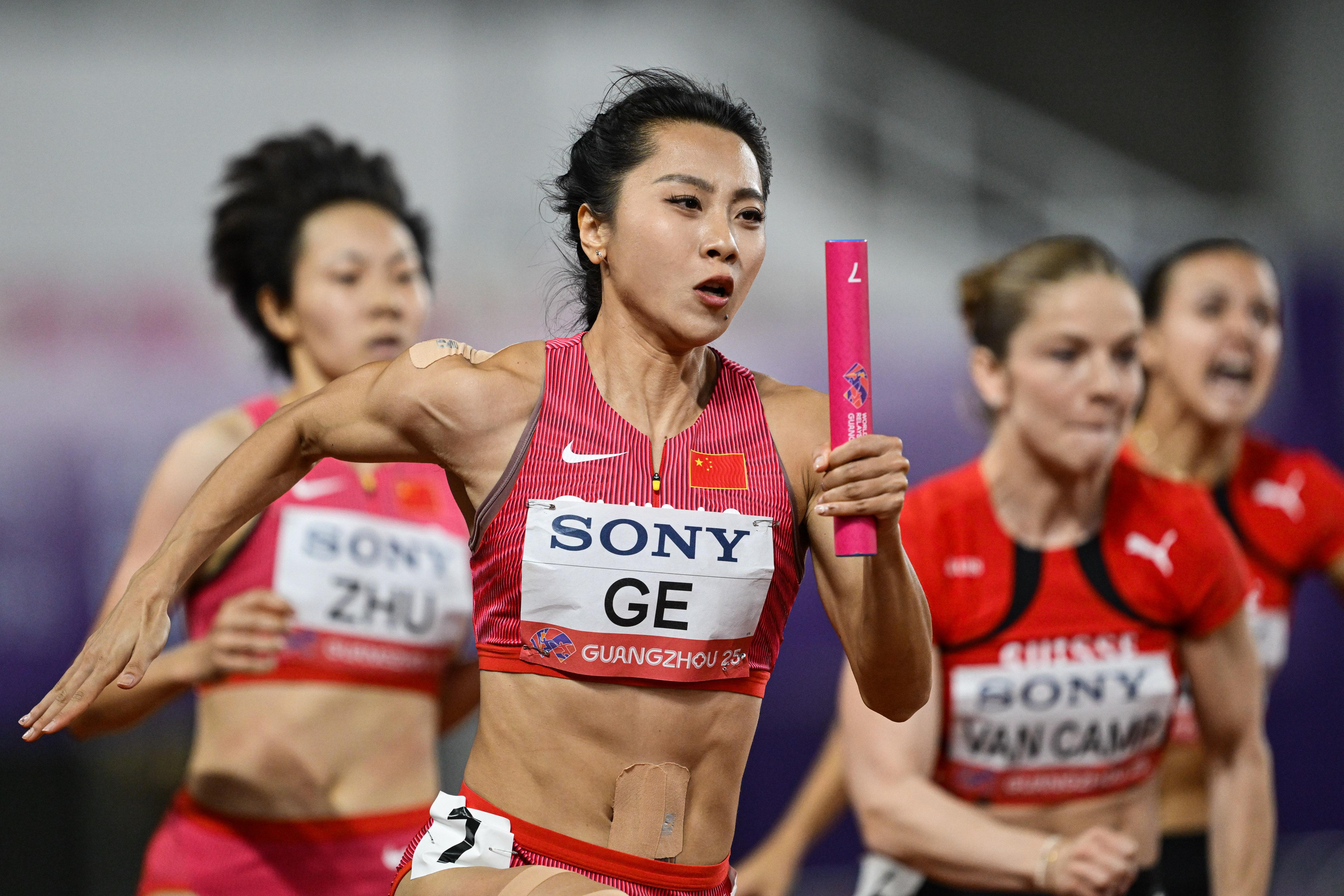 【世界田联接力赛】天体跑道刮起红色旋风中国男女百米接力队双双挺进东京世锦赛九游体育(图3)