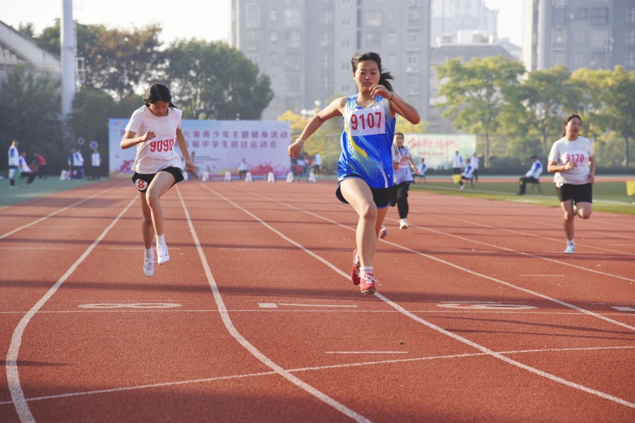 九游体育1300余名河南高校田径高手汇聚河南体院一较高下(图1)