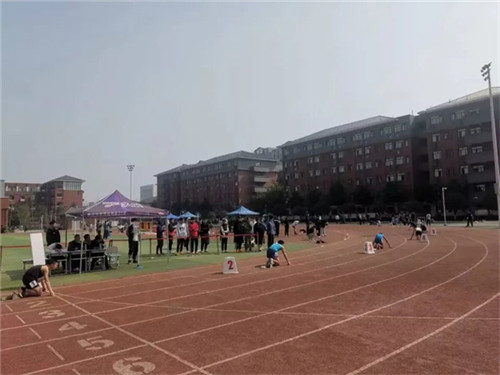 邓信锐创广西百米新纪录！10秒11勇夺九游体育全国田径大奖赛榆林站冠军(图1)