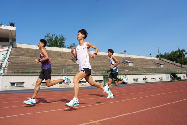未来由我第一届全国青少年田径运动会盛大启幕与战略合作伙伴李宁共绘青少年跑步新蓝图九游体育(图2)