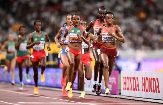 九游体育2025东京田径世锦赛：男女万米、马拉松项目百米冲刺决胜的魅力与启示！(图3)