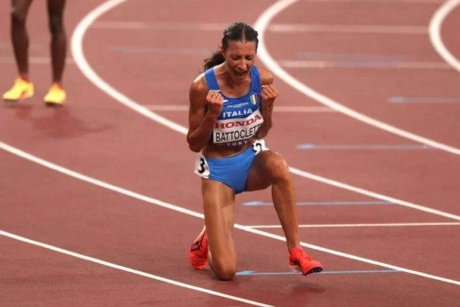 九游体育2025东京田径世锦赛：男女万米、马拉松项目百米冲刺决胜的魅力与启示！(图9)