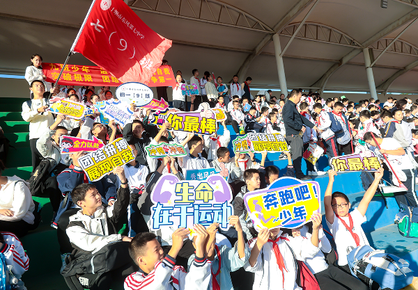 九游体育十堰市东风第七中学举办第四十二届田径运动会(图4)