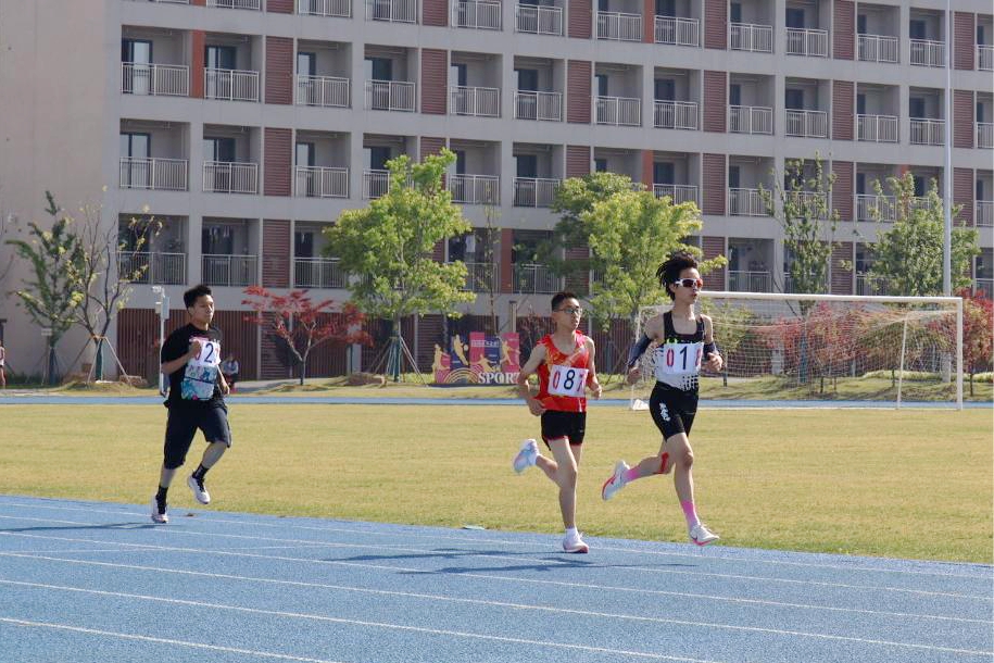 林雨薇葛曼棋强强联合！全国田径冠军赛：福建队4×100破纪录夺九游体育冠(图1)