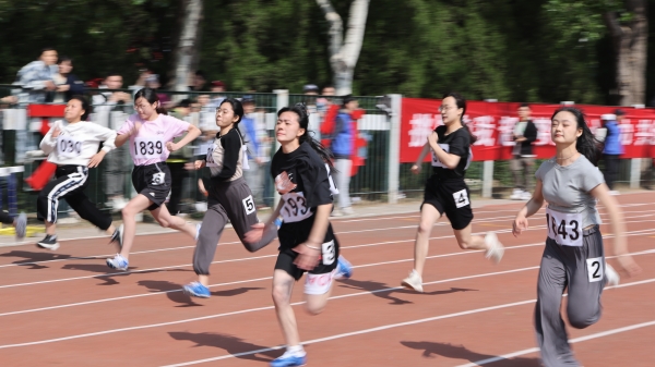 九游体育第61届北京市中小学生田径运动会盛大开幕掀起青少年体育热潮(图1)