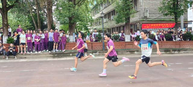 九游体育燃情金秋逐梦赛场——芷师中学举行2025年秋季田径运动会(图2)