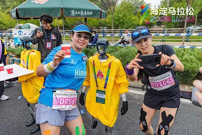 2025海九游体育淀马拉松鸣枪开跑(图2)