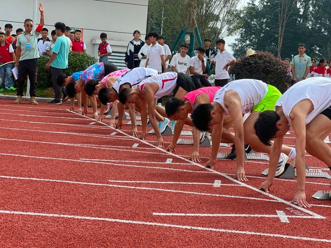 燃动青春逐梦赛场！2025年雅安市中小九游体育学生田径锦标赛圆满落幕(图2)