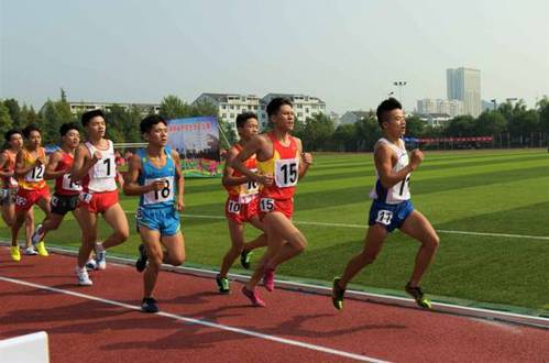 九游体育大方县2025年中小学阳光体育运动成果展示活动之田径竞赛开赛(图1)