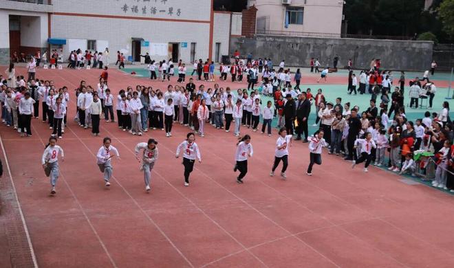 九游体育运动点燃梦想 拼搏点亮童年 通川区文华街小学校第八届田径运动会(图7)