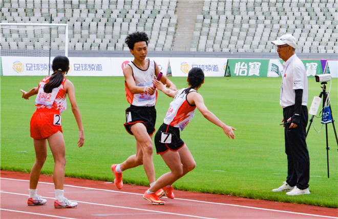 青春燃赛场！龙山中学第30届田径运动会启幕九游体育(图1)