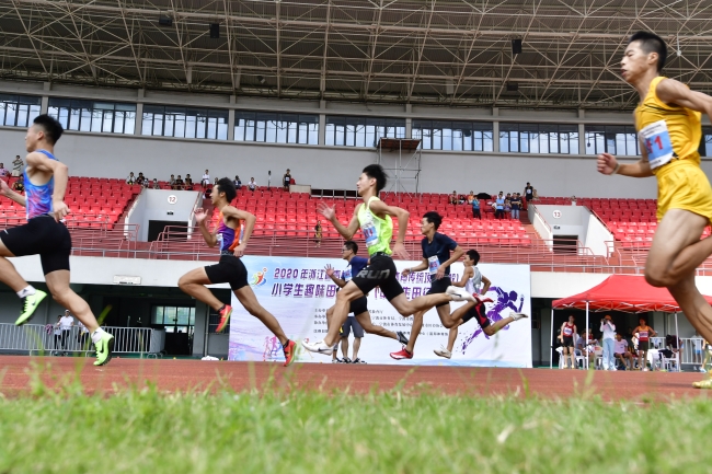 2025年江都区中学生田径比赛圆满落幕青春的奔跑在此绽放！九游体育(图1)