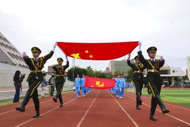 九游体育泉州华光职业学院第二十届田径运动会盛大启幕(图2)