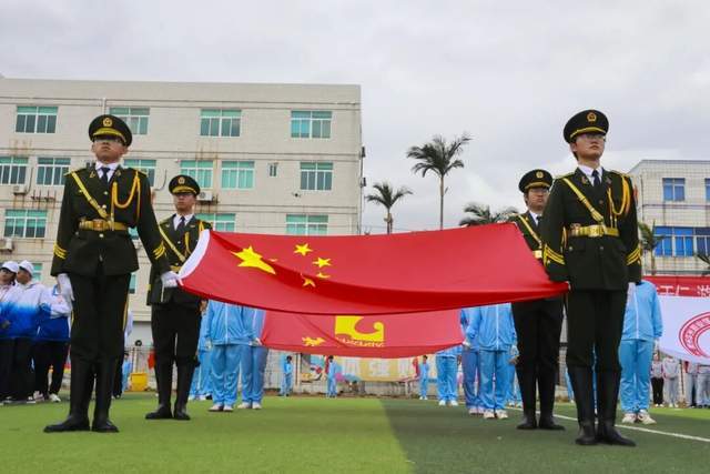 九游体育泉州华光职业学院第二十届田径运动会盛大启幕(图6)