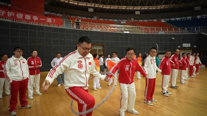 九游体育团结拼搏守护健康 重庆医科大学附属北碚医院首届田径运动会成功举行(图2)