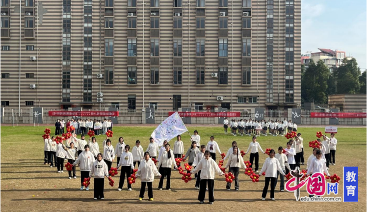 九游体育运动燃激情逐梦向未来 四川大邑职高举行冬季田径运动会开幕式(图3)