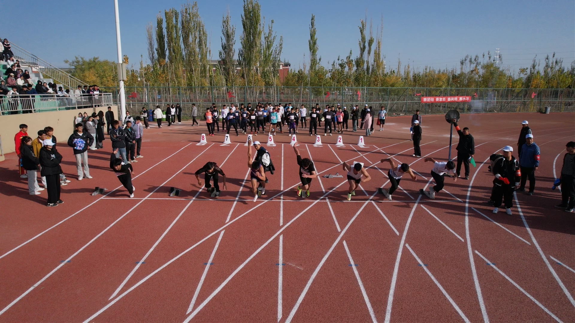 九游体育人类在田径赛场上的极限难以撼动的10项世界纪录(图1)