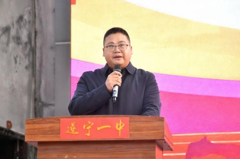 遂宁一中书九游体育台校区第44届冬季田径运动会开幕师生共绘校园体育风采卷(图4)