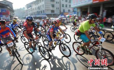 文体艺苑：九游体育田径世锦赛百米决赛博尔特卫冕 苏炳添创造历史(图3)