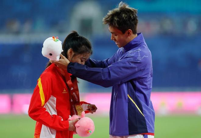 邵雨琪、刘峡君田径颜值天团从何而来——00后把个性融入九游体育项目诠释运动魅力(图6)