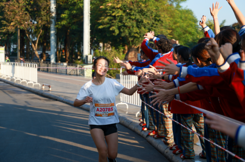 2025百色半程马拉松圆九游体育满收官 红色赛道绽放激情与荣耀(图21)