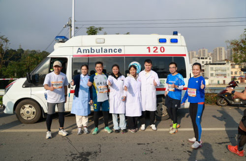 2025百色半程马拉松圆九游体育满收官 红色赛道绽放激情与荣耀(图17)