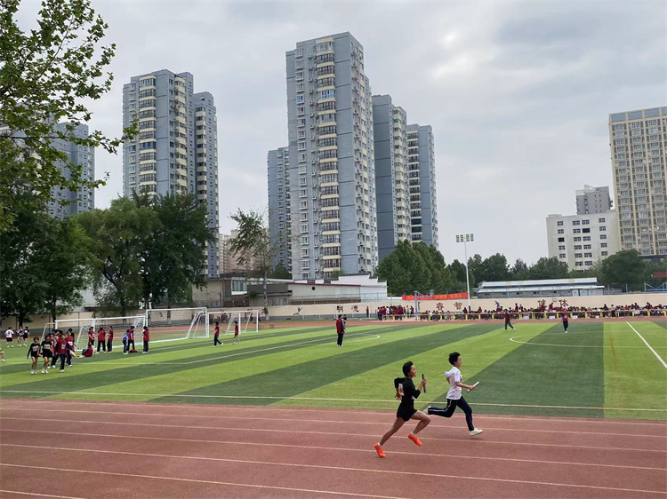 九游体育西安思源中学学子在2025年灞桥区中小学生田径运动会中获佳绩(图1)