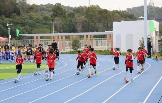 九游体育深圳市光明区外国语学校2025年田径运动会圆满落幕(图1)