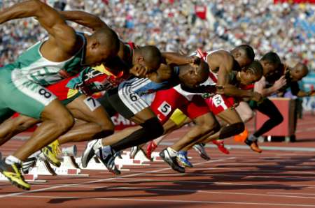 九游体育全运冠军也来现场助威加油2025杭州市青少年体育节暨杭州田径公开赛鸣枪开赛(图1)