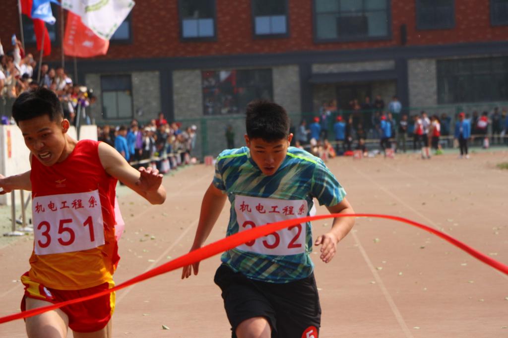 九游体育云南师范大学实验中学举办校园体育节活动_新华网(图1)