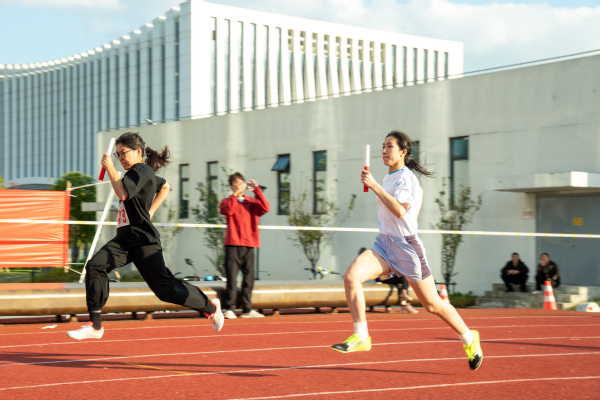 全运会丨田径项目女子七项全九游体育能：山西选手郑妮娜力夺冠(图1)