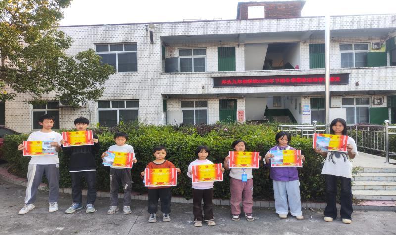 九游体育嘉禾县袁家镇泮头九年制学举行2025年冬季趣味运动会(图3)