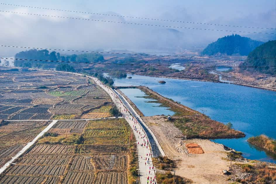 2025光泽半程马九游体育拉松激情开跑(图3)