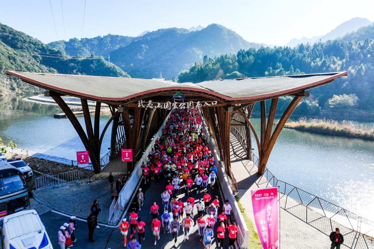 2025光泽半程马九游体育拉松激情开跑(图5)