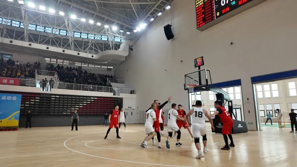 九游体育墨玉县2026年第三届干部职工运动会暨京墨篮球友谊赛开幕(图3)
