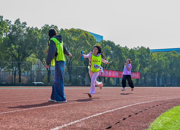 九游体育南京首个专业足球场要来啦！可容纳5万人1月7日效果图亮相(图1)