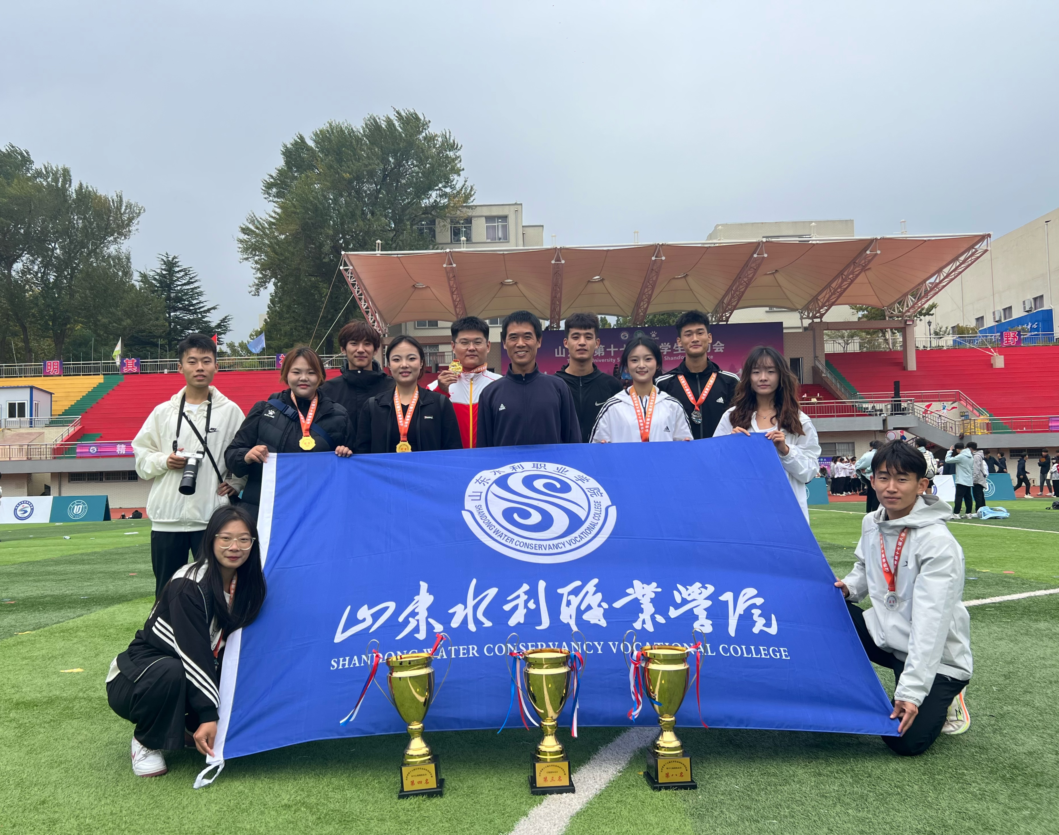 九游体育山东水利职业学院在山东省第十七届大运会田径比赛中勇夺佳绩(图2)