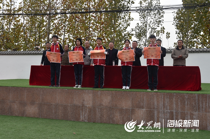 九游体育长清职专激情燃跑 点亮暖冬(图3)