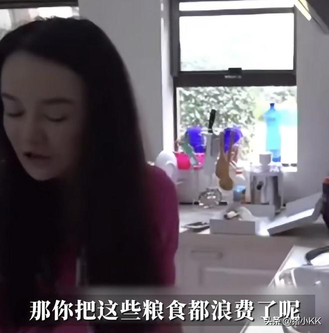 冉莹颖哭穷：水费一个月100儿子每天中饭4九游体育0块网友：这真没法喷(图17)