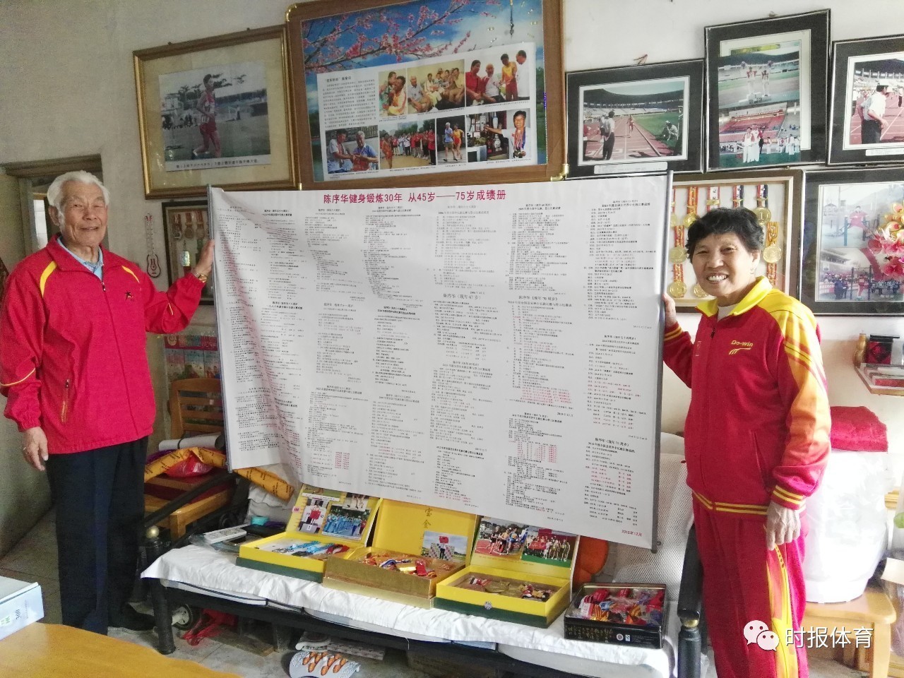 我九游体育身边的健身达人 拿了119枚金牌的济南“冠军奶奶”分享跑步“秘诀”：年轻人要注意脚步 老年人要跑得舒服(图7)